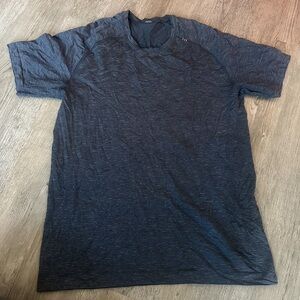 Lululemon men’s pre-owned large navy heathered T shirt short sleeve size L
